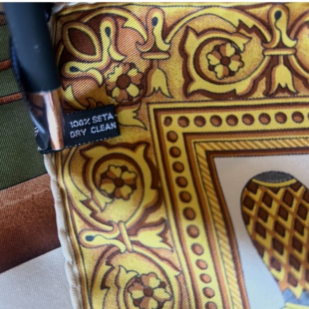 Beautiful Vintage Genny Silk Scarf of Golds and Greens, Made in Italy, ~ 34 x 34 - Picture 12 of 16